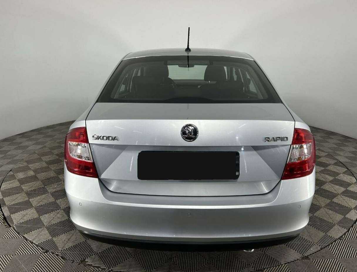Skoda Rapid с пробегом — 2016 год. Фото: #2
