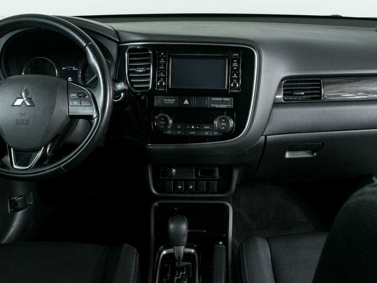 Mitsubishi Outlander с пробегом — 2017 год. Фото: #7