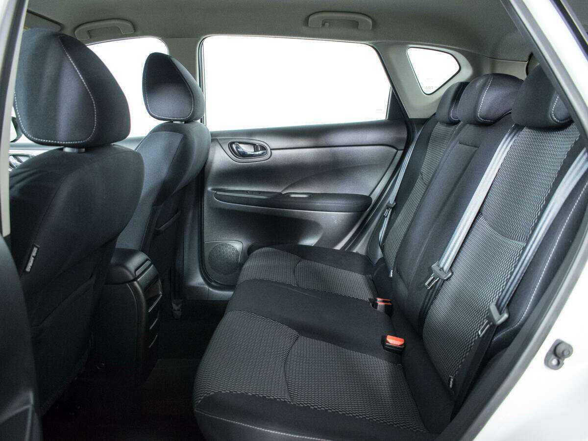 Nissan Tiida с пробегом — 2015 год. Фото: #9