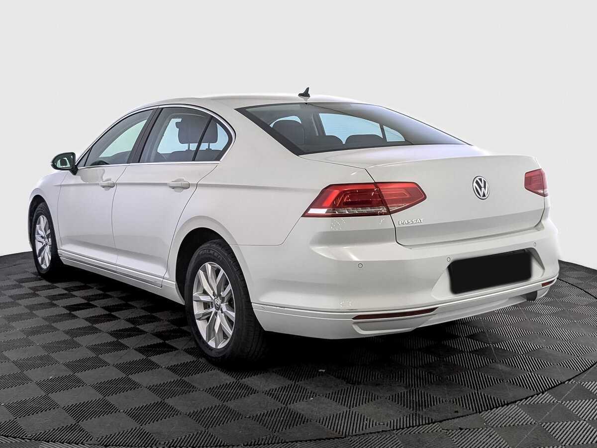 Volkswagen Passat с пробегом — 2019 год. Фото: #6