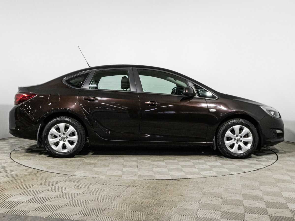 Opel Astra с пробегом — 2014 год. Фото: #3
