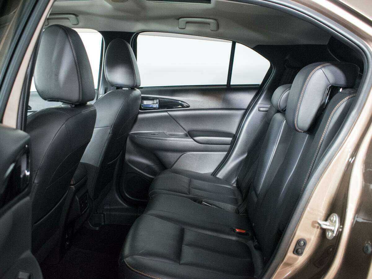 Mitsubishi Eclipse Cross с пробегом — 2018 год. Фото: #9