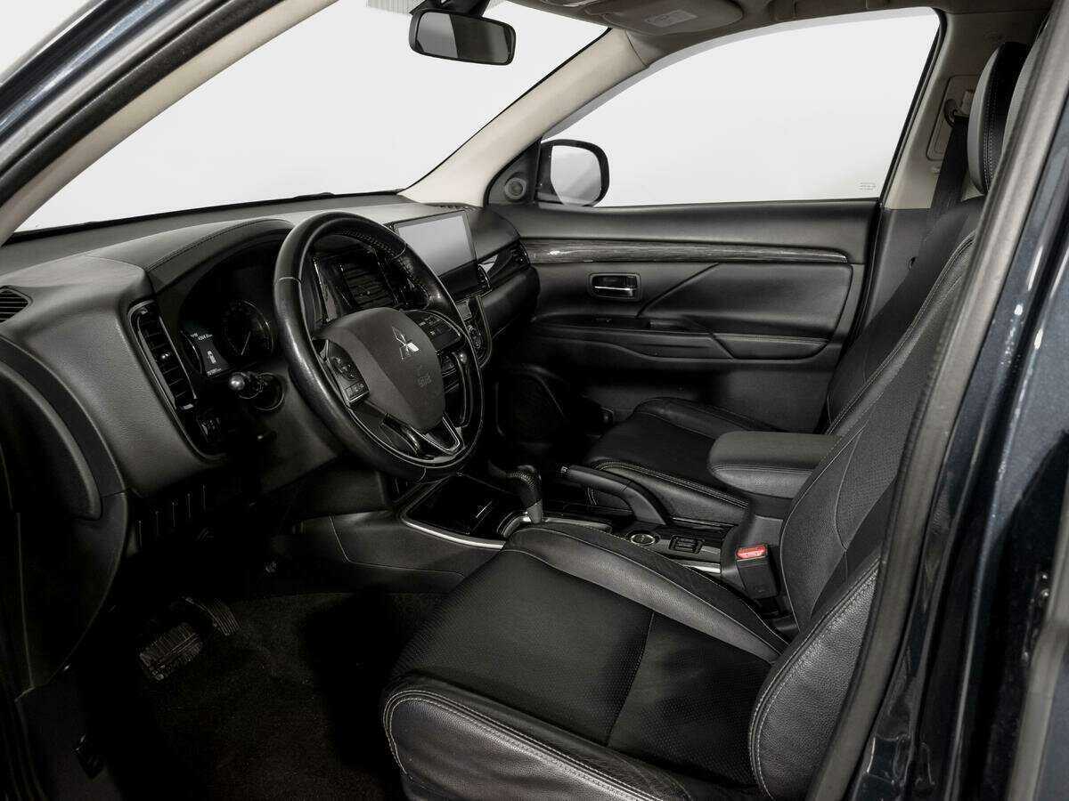 Mitsubishi Outlander с пробегом — 2017 год. Фото: #13