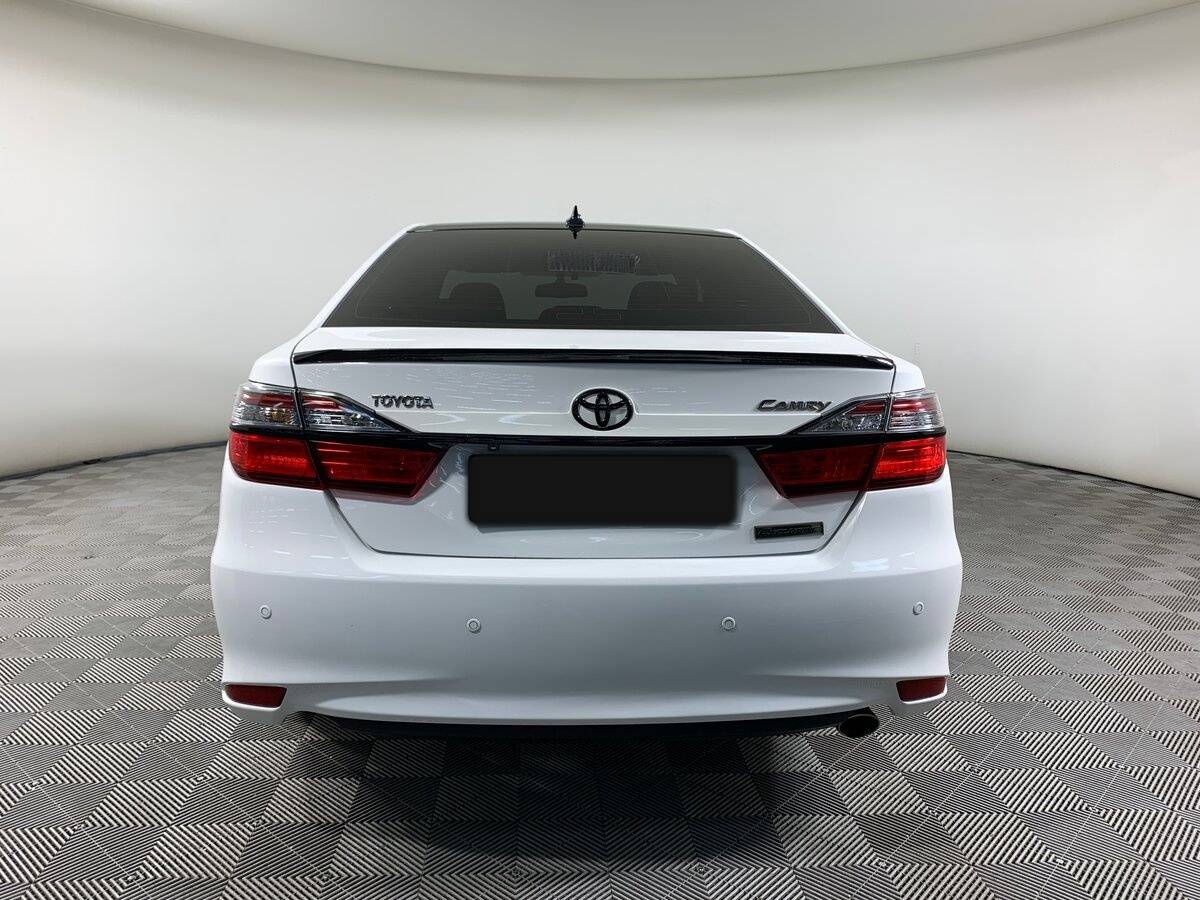 Toyota Camry с пробегом — 2017 год. Фото: #5