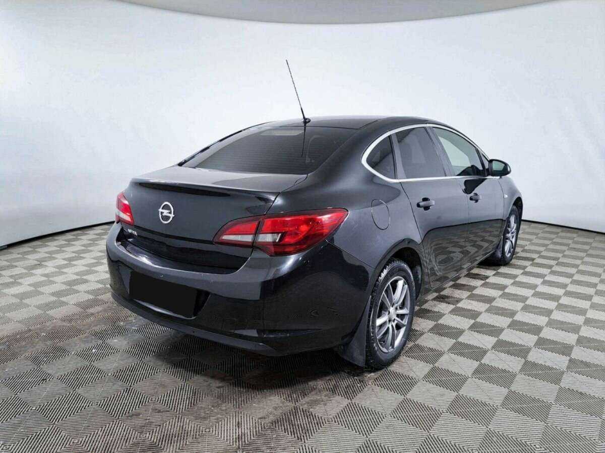 Opel Astra с пробегом — 2014 год. Фото: #4