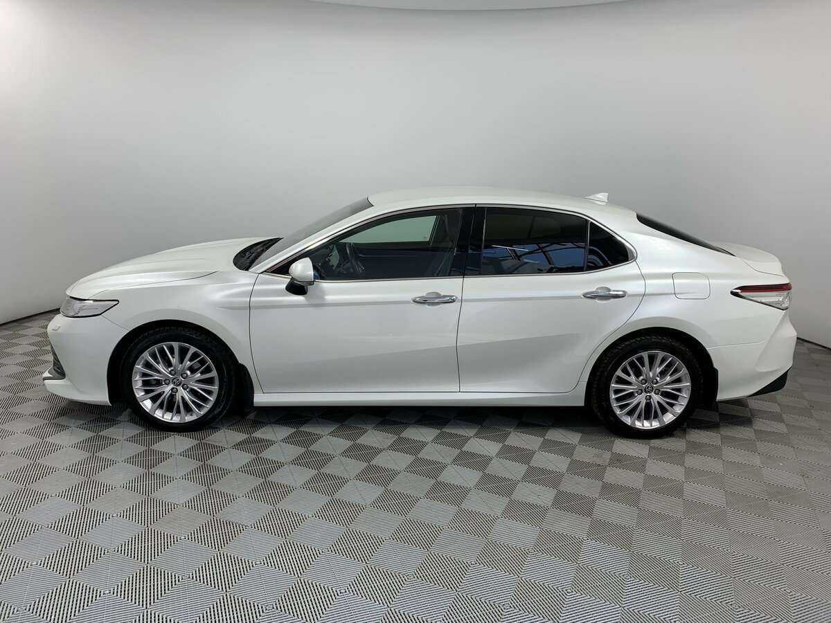 Toyota Camry с пробегом — 2021 год. Фото: #7