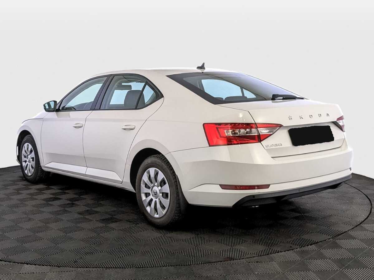 Skoda Superb с пробегом — 2021 год. Фото: #6