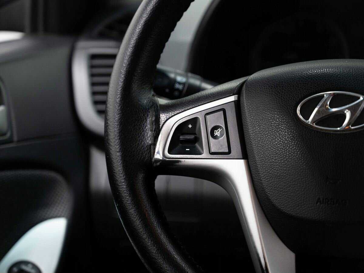 Hyundai Solaris с пробегом — 2013 год. Фото: #14