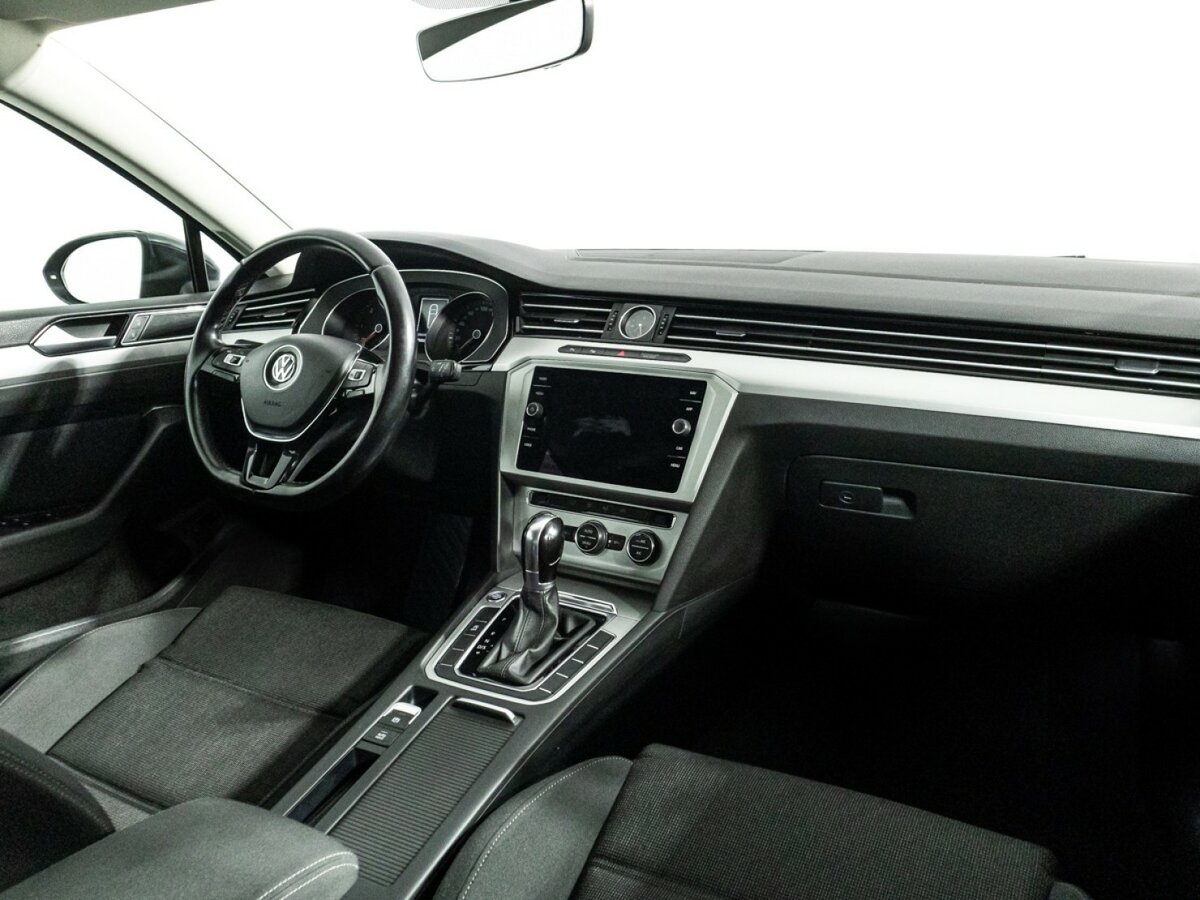Volkswagen Passat с пробегом — 2019 год. Фото: #8
