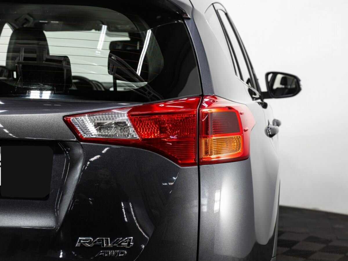 Toyota RAV4 с пробегом — 2013 год. Фото: #6