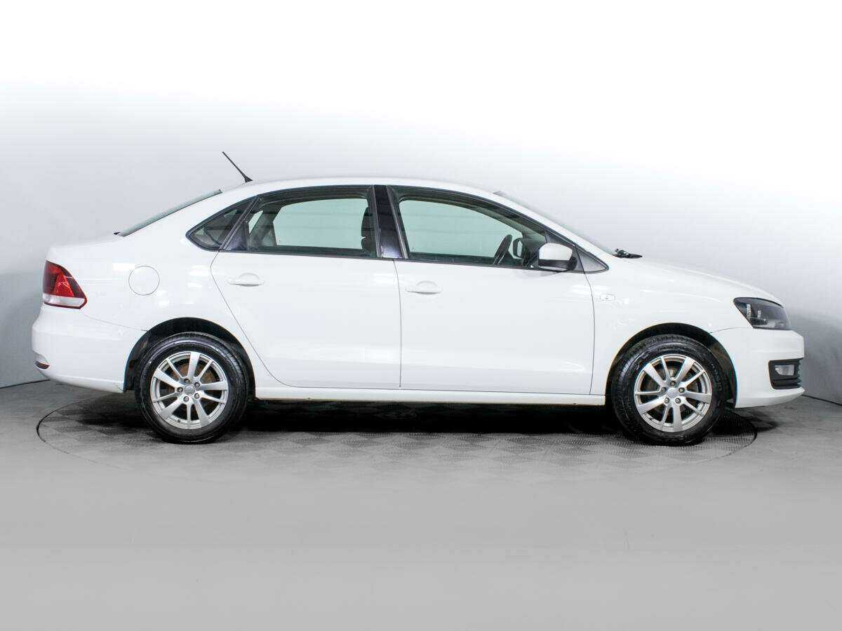Volkswagen Polo с пробегом — 2015 год. Фото: #3