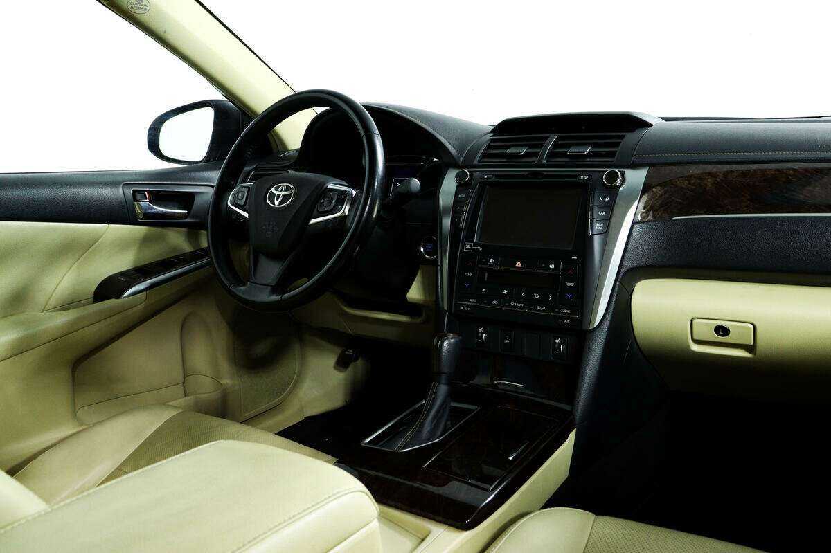 Toyota Camry с пробегом — 2017 год. Фото: #8