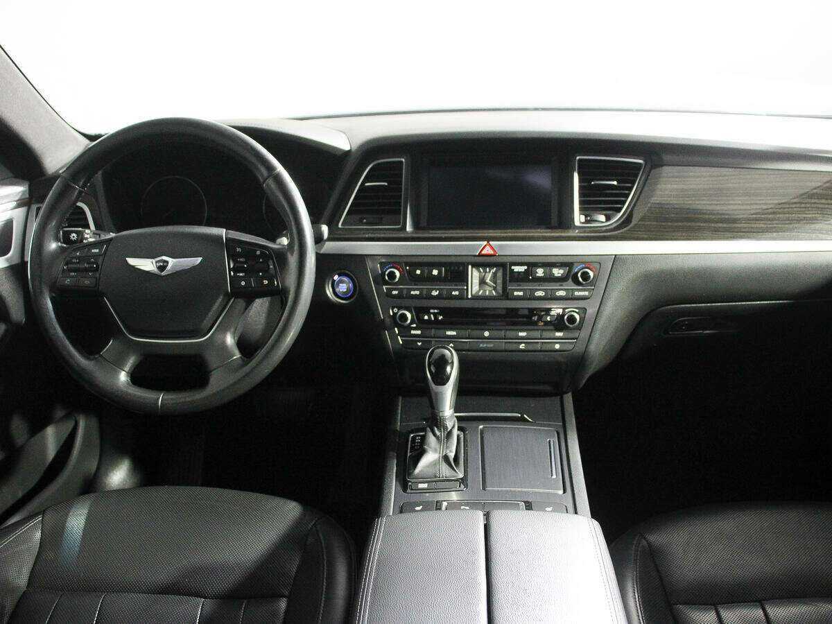Hyundai Genesis с пробегом — 2014 год. Фото: #9