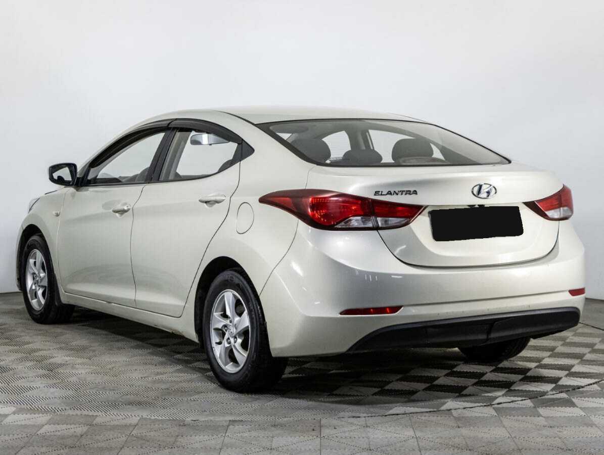 Hyundai Elantra с пробегом — 2015 год. Фото: #6