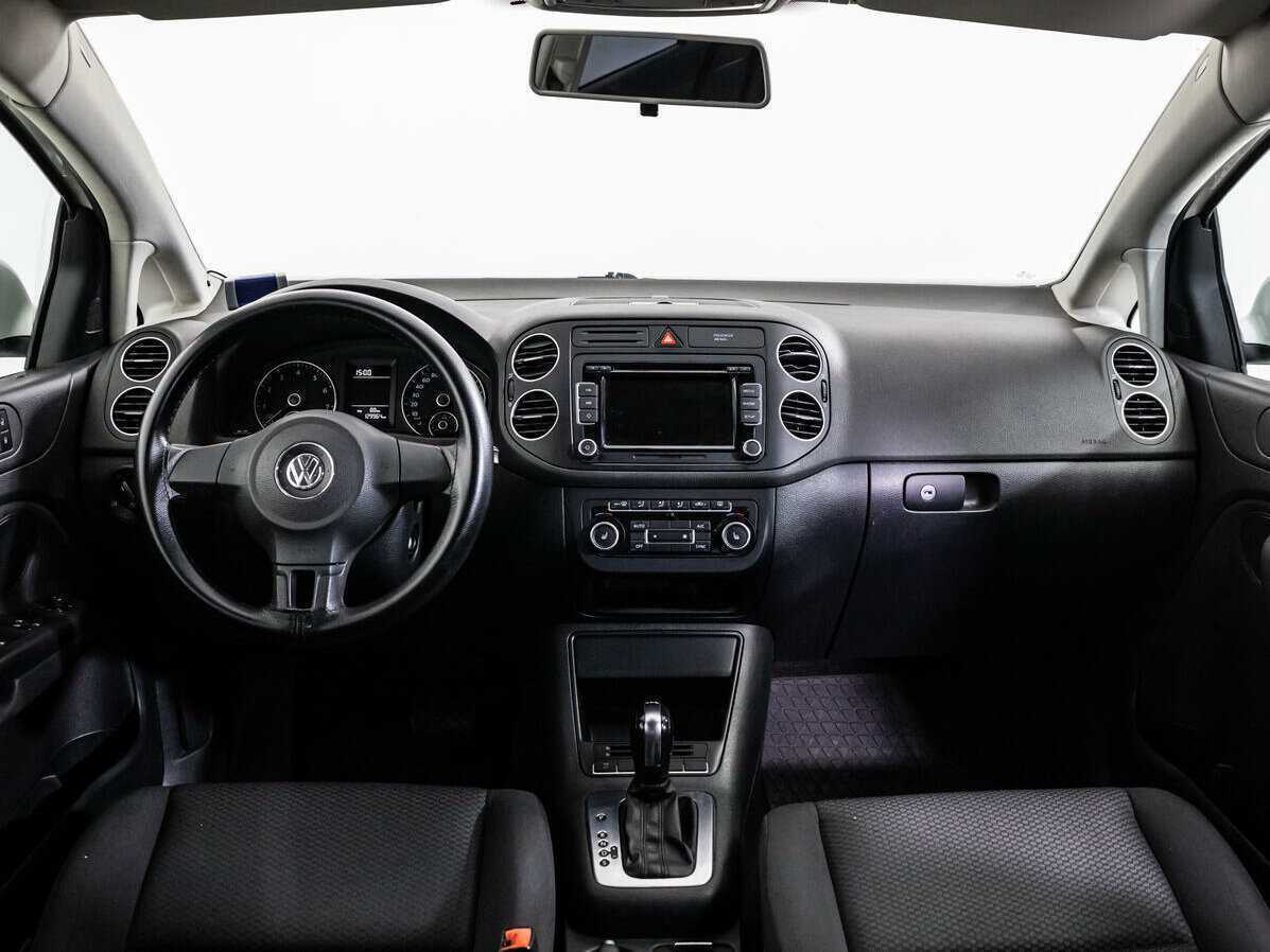 Volkswagen Golf Plus с пробегом — 2013 год. Фото: #12