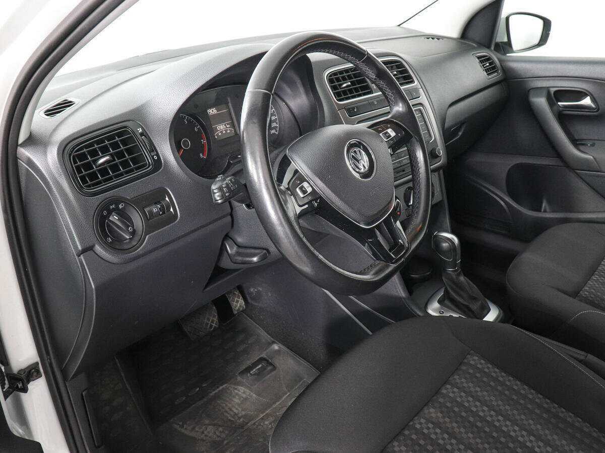 Volkswagen Polo с пробегом — 2018 год. Фото: #8
