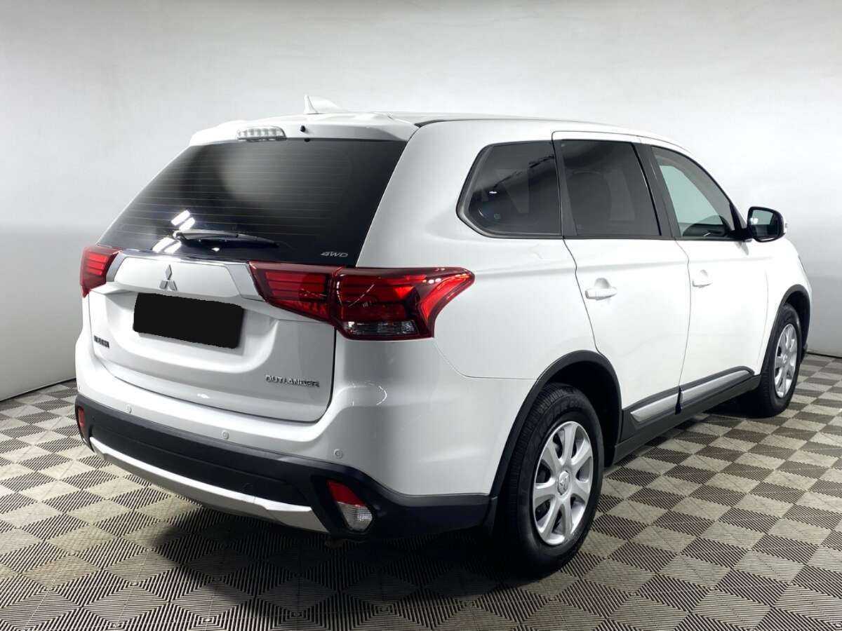 Mitsubishi Outlander с пробегом — 2017 год. Фото: #4