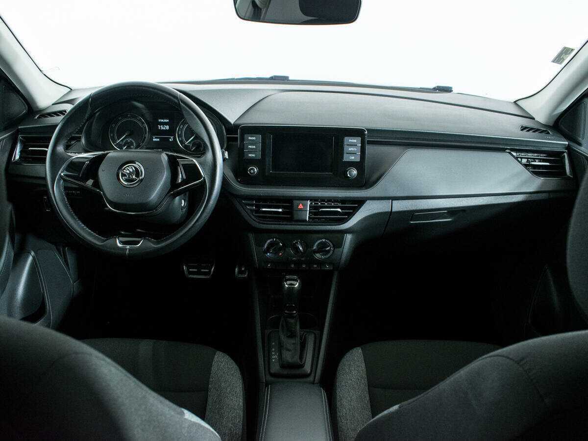 Skoda Rapid с пробегом — 2021 год. Фото: #11