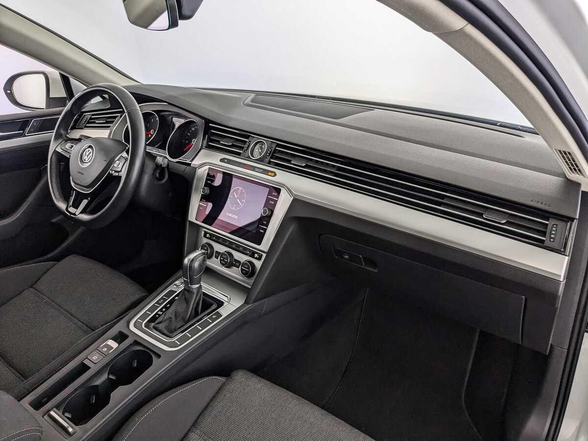 Volkswagen Passat с пробегом — 2019 год. Фото: #10