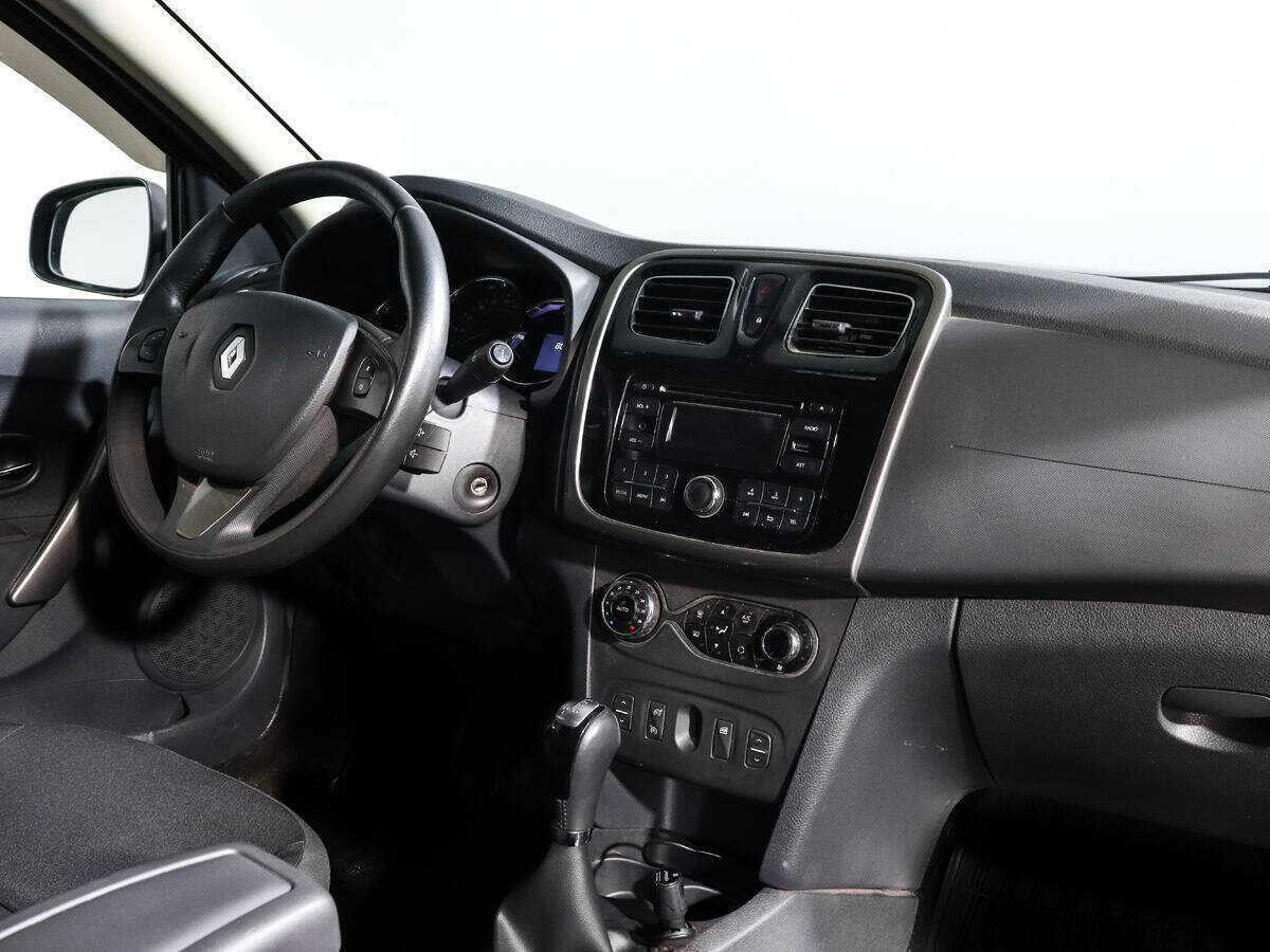 Renault Sandero с пробегом — 2016 год. Фото: #8