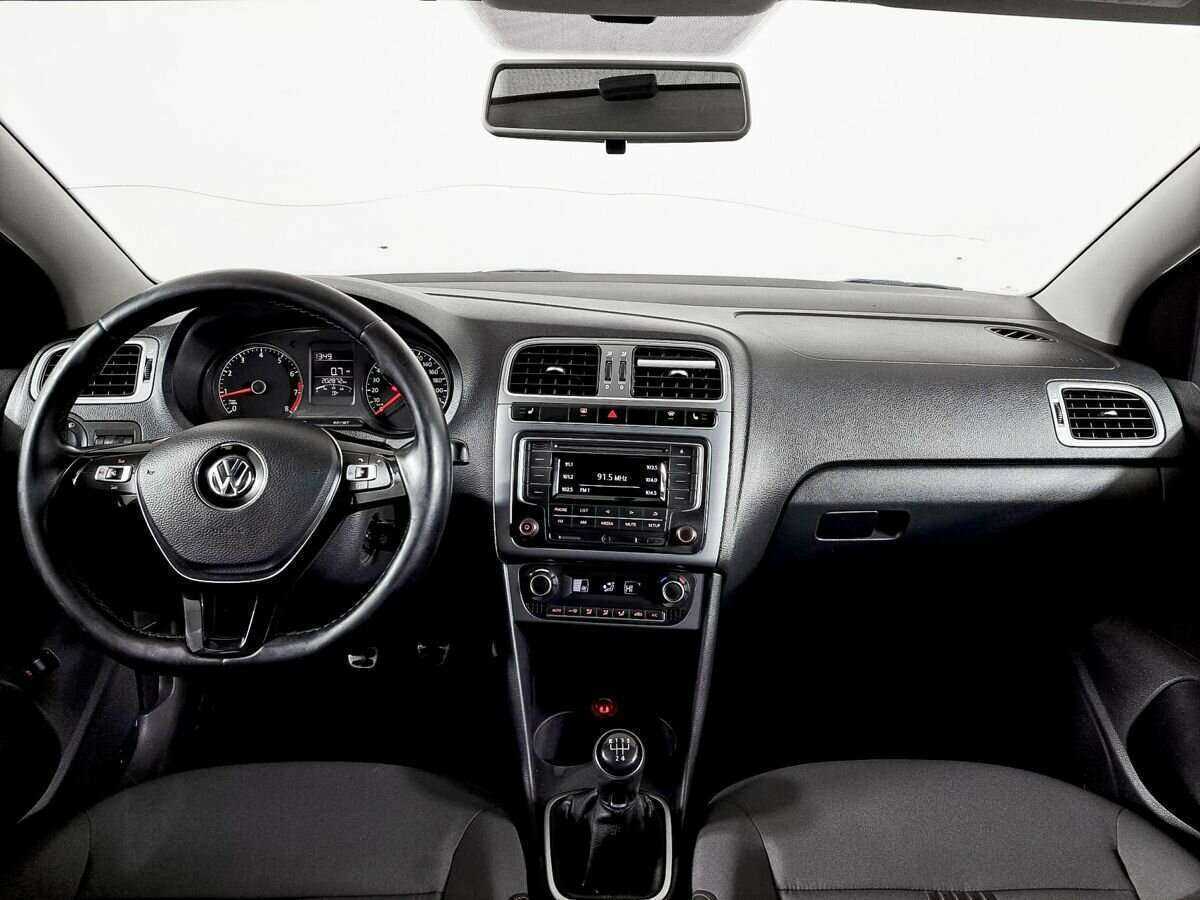Volkswagen Polo с пробегом — 2016 год. Фото: #9