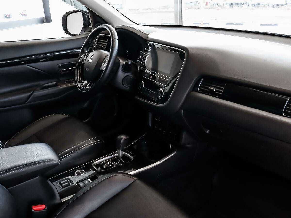 Mitsubishi Outlander с пробегом — 2019 год. Фото: #11