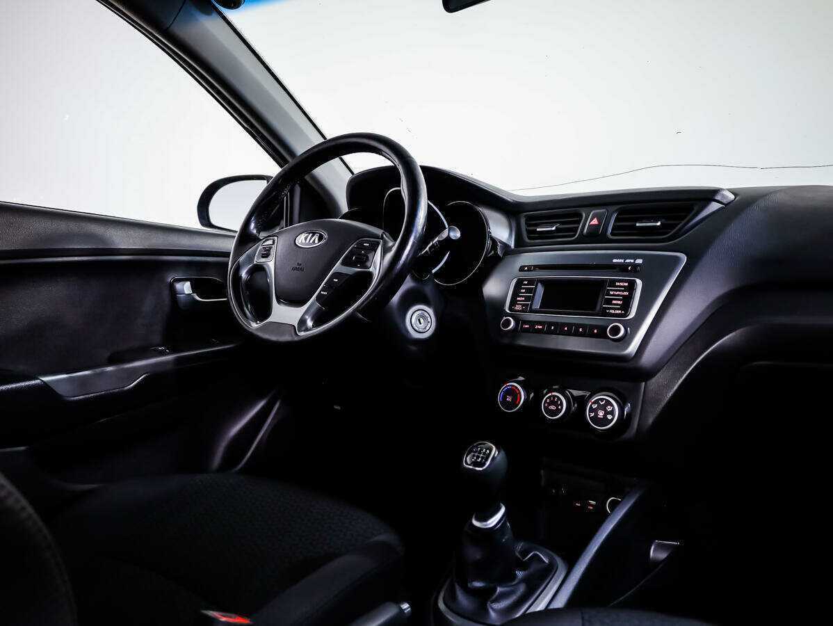 Kia Rio с пробегом — 2015 год. Фото: #7