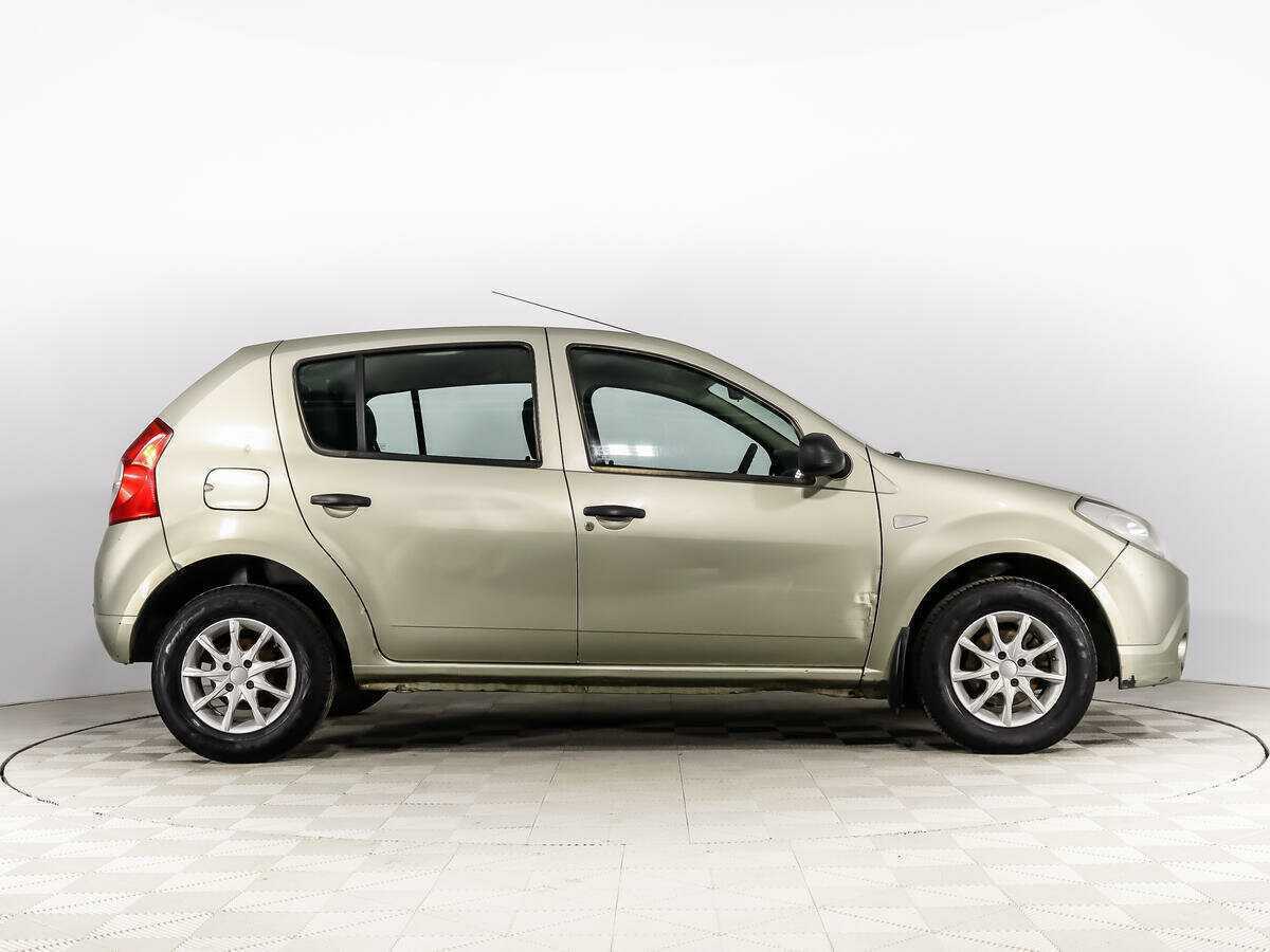 Renault Sandero с пробегом — 2013 год. Фото: #3