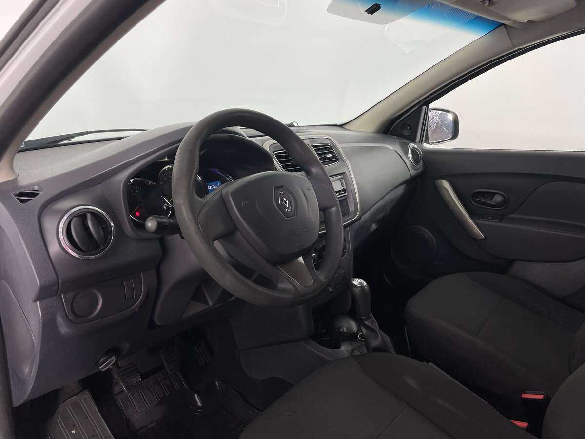 Renault Logan с пробегом — 2014 год. Фото: #10
