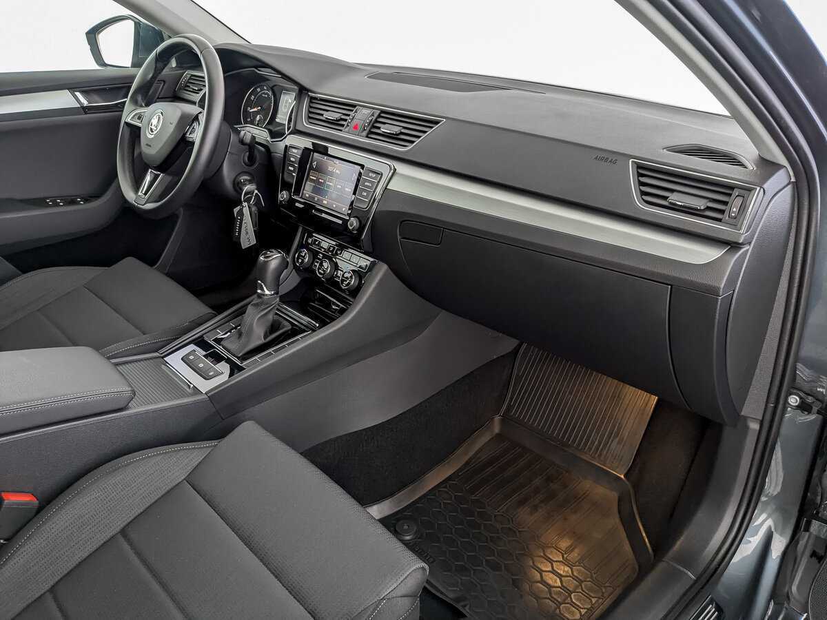 Skoda Superb с пробегом — 2019 год. Фото: #8