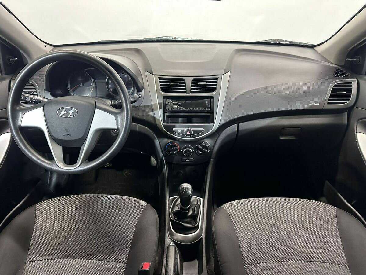 Hyundai Solaris с пробегом — 2014 год. Фото: #8