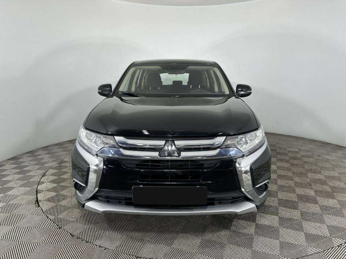 Mitsubishi Outlander с пробегом — 2017 год. Фото: #1