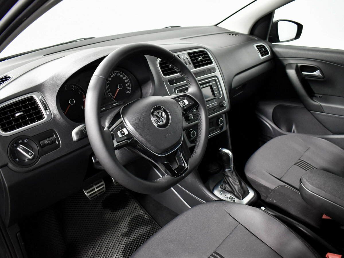 Volkswagen Polo с пробегом — 2017 год. Фото: #8