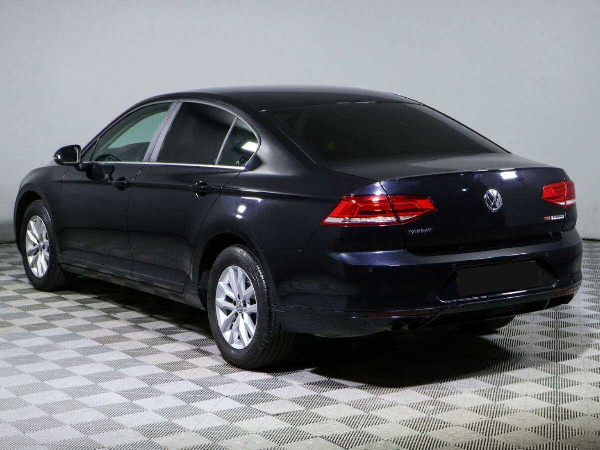 Volkswagen Passat с пробегом — 2015 год. Фото: #6