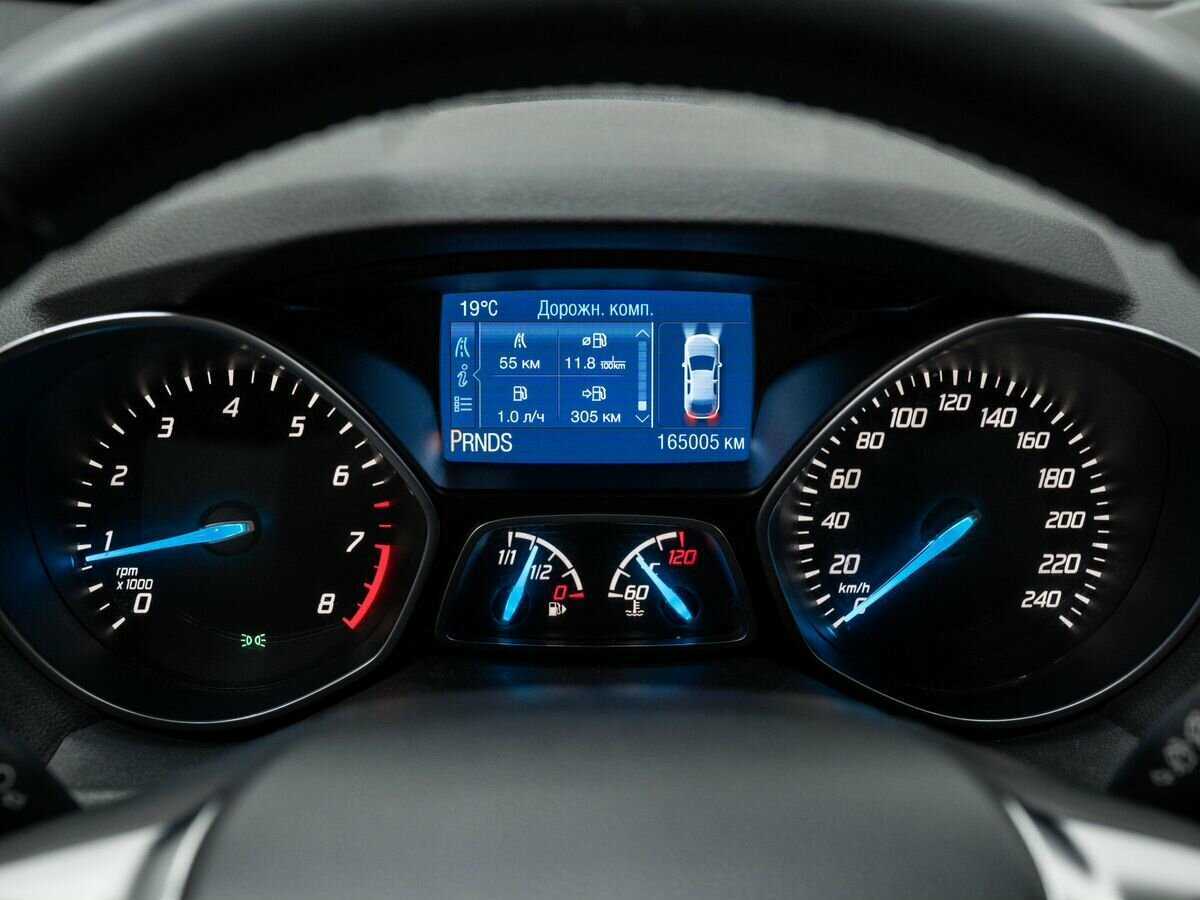 Ford Kuga с пробегом — 2015 год. Фото: #21