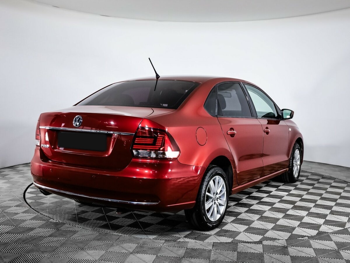 Volkswagen Polo с пробегом — 2015 год. Фото: #4