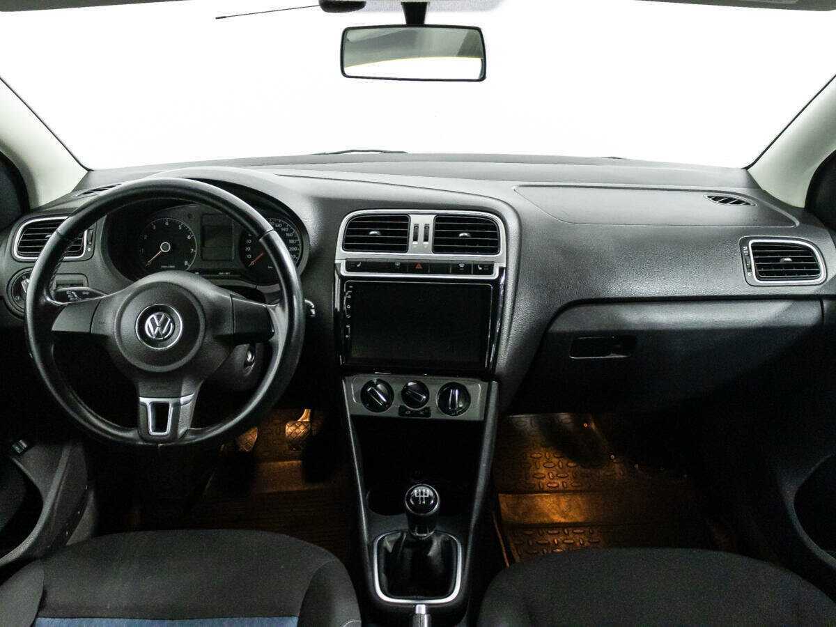 Volkswagen Polo с пробегом — 2013 год. Фото: #12