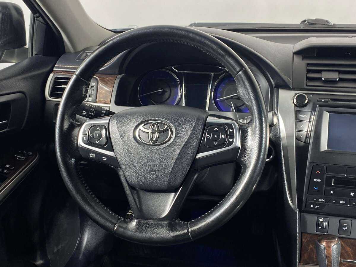 Toyota Camry с пробегом — 2017 год. Фото: #11