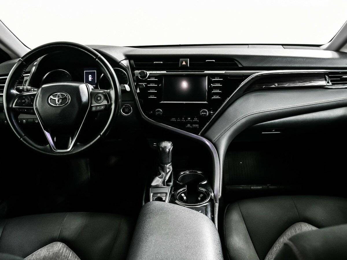 Toyota Camry с пробегом — 2019 год. Фото: #10