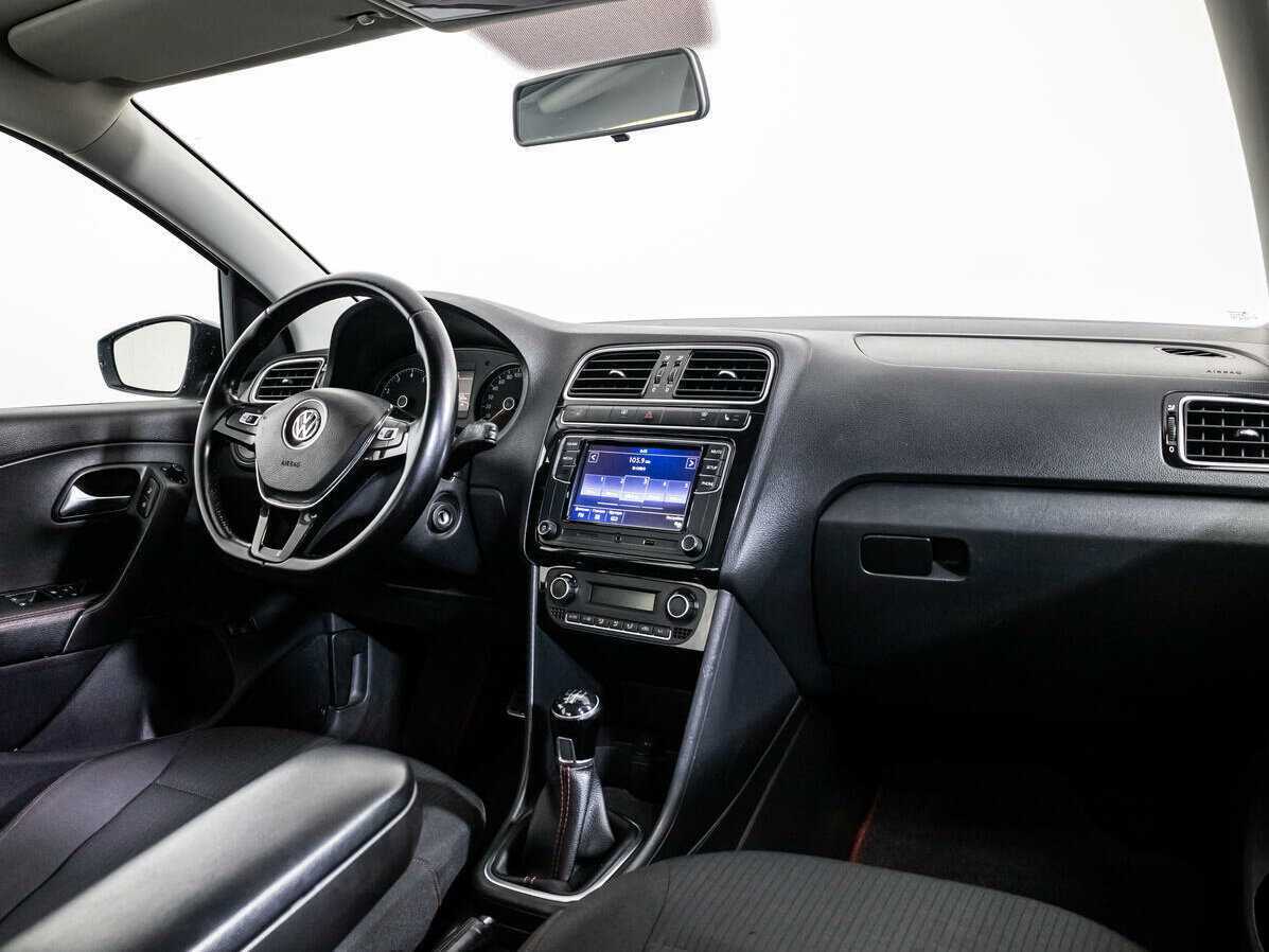 Volkswagen Polo с пробегом — 2017 год. Фото: #8