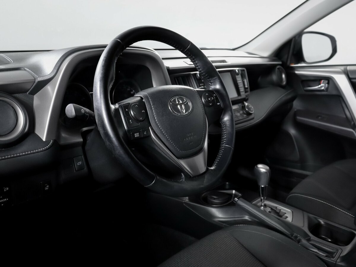 Toyota RAV4 с пробегом — 2018 год. Фото: #13