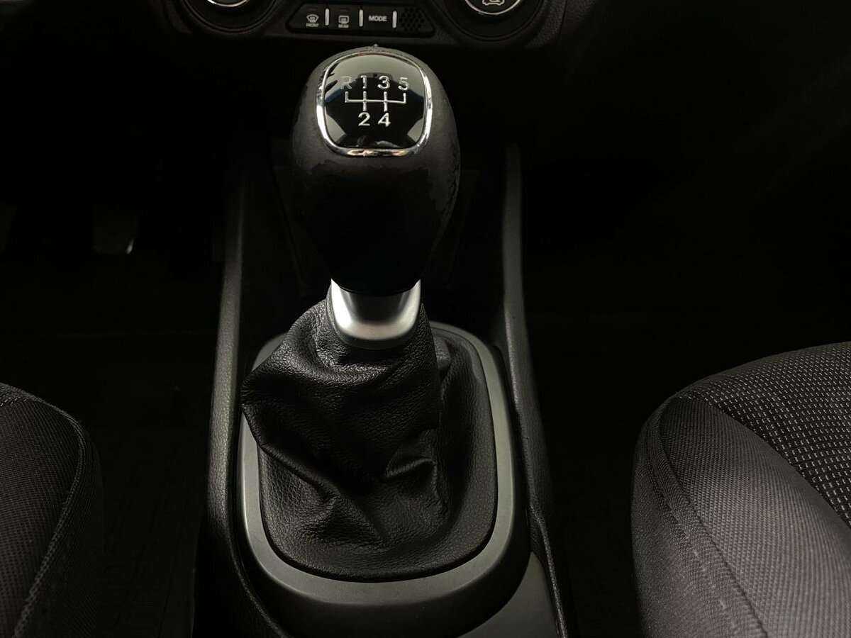 Kia Rio с пробегом — 2013 год. Фото: #12