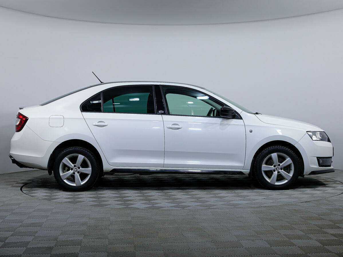 Skoda Rapid с пробегом — 2015 год. Фото: #3