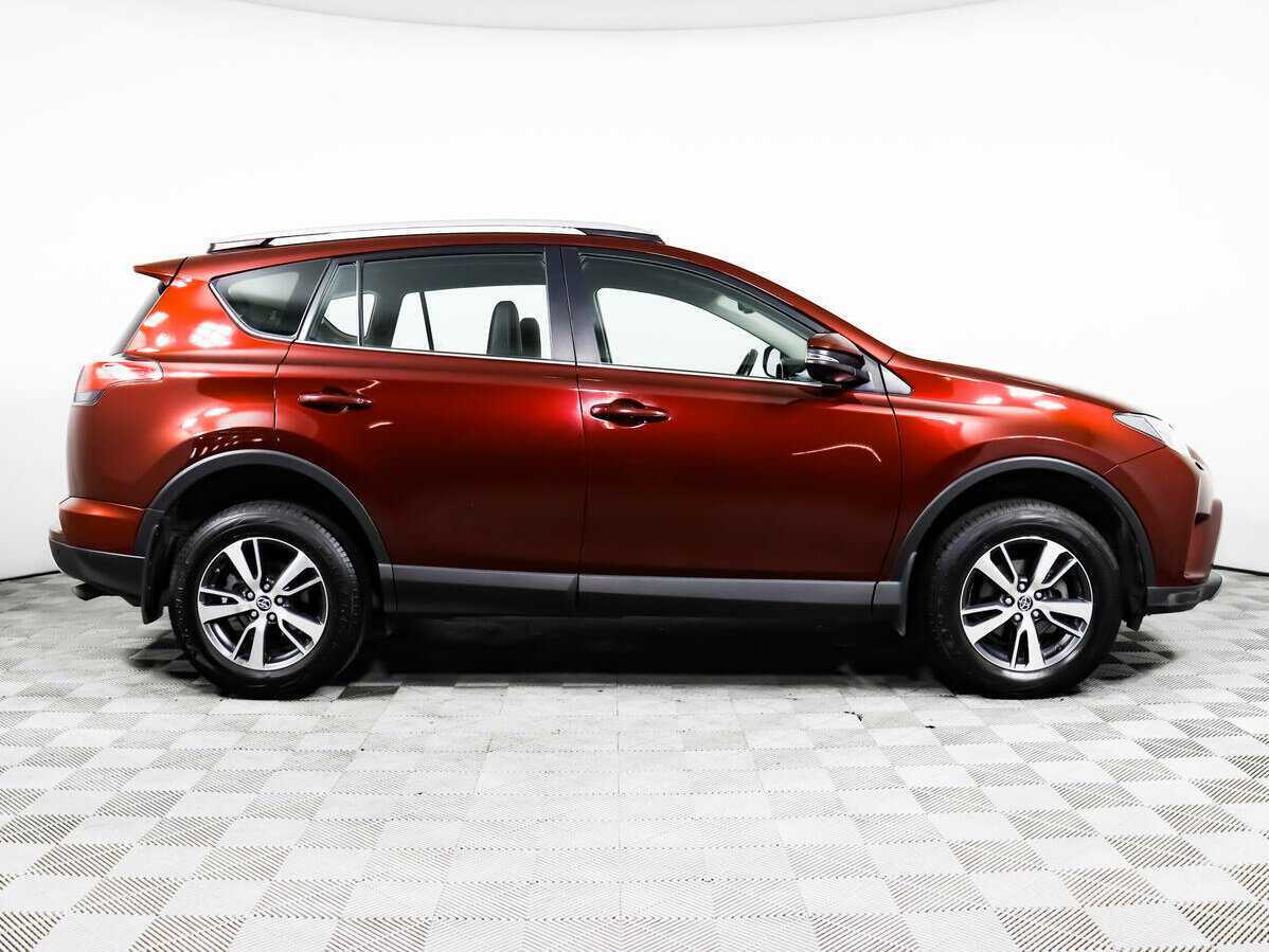 Toyota RAV4 с пробегом — 2017 год. Фото: #3