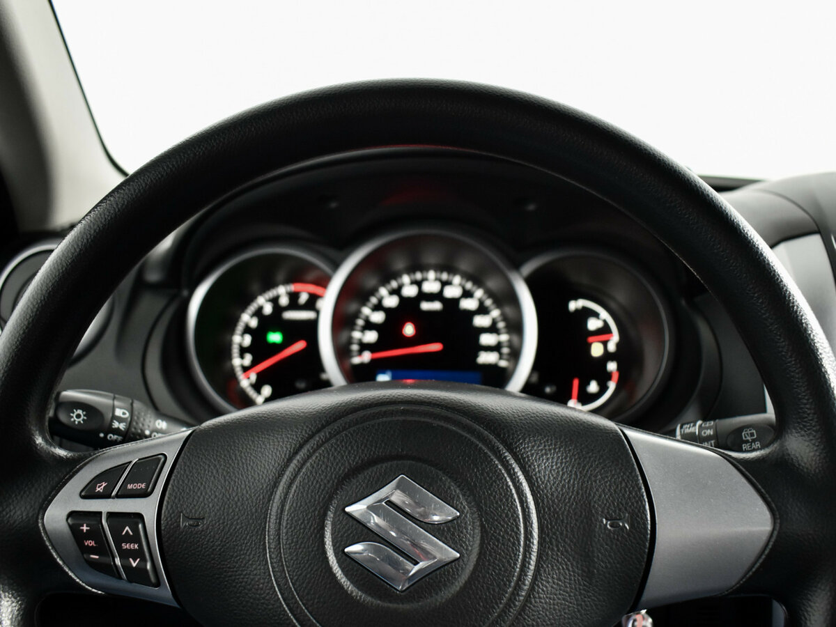 Suzuki Grand Vitara с пробегом — 2014 год. Фото: #13