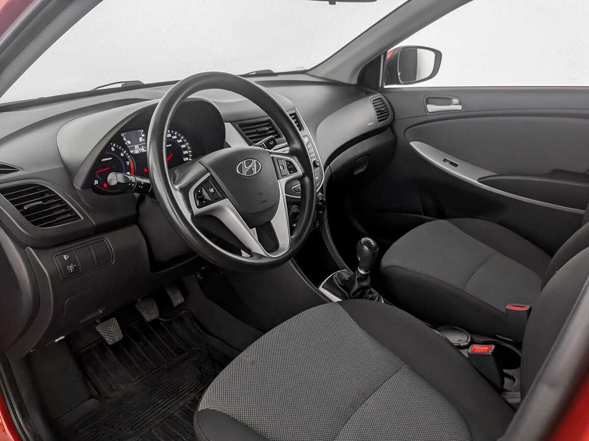 Hyundai Solaris с пробегом — 2012 год. Фото: #13