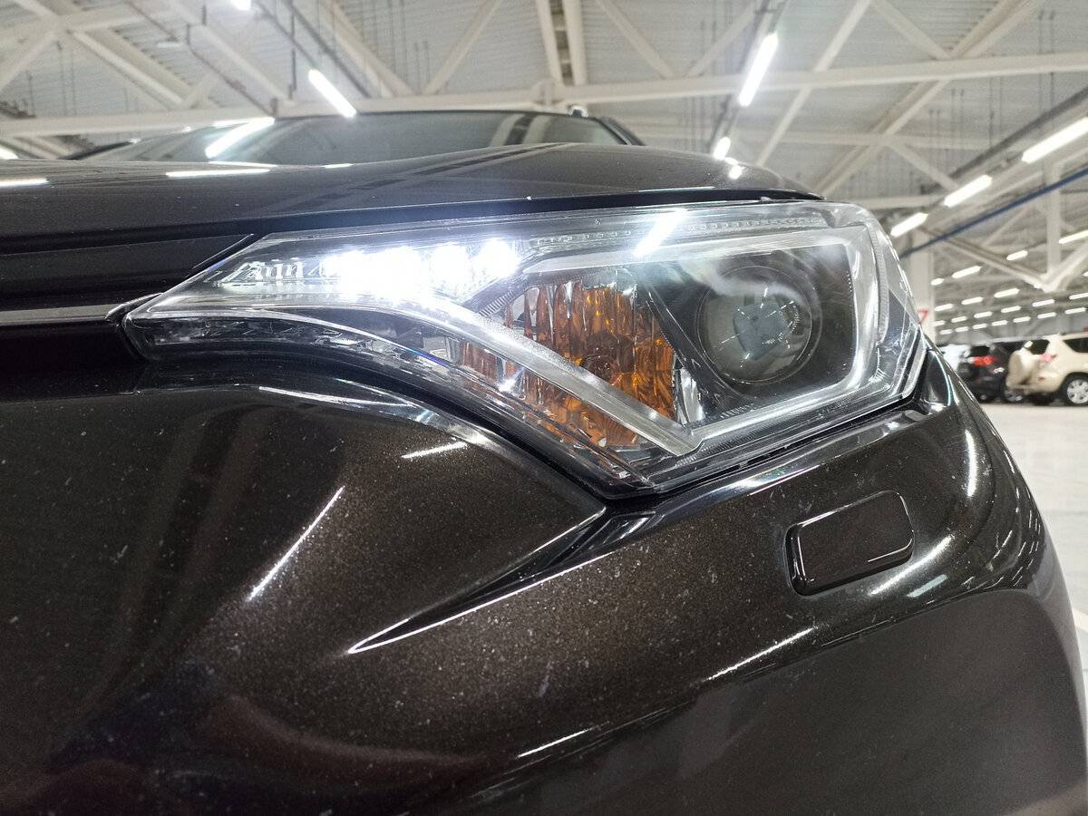 Toyota RAV4 с пробегом — 2016 год. Фото: #16