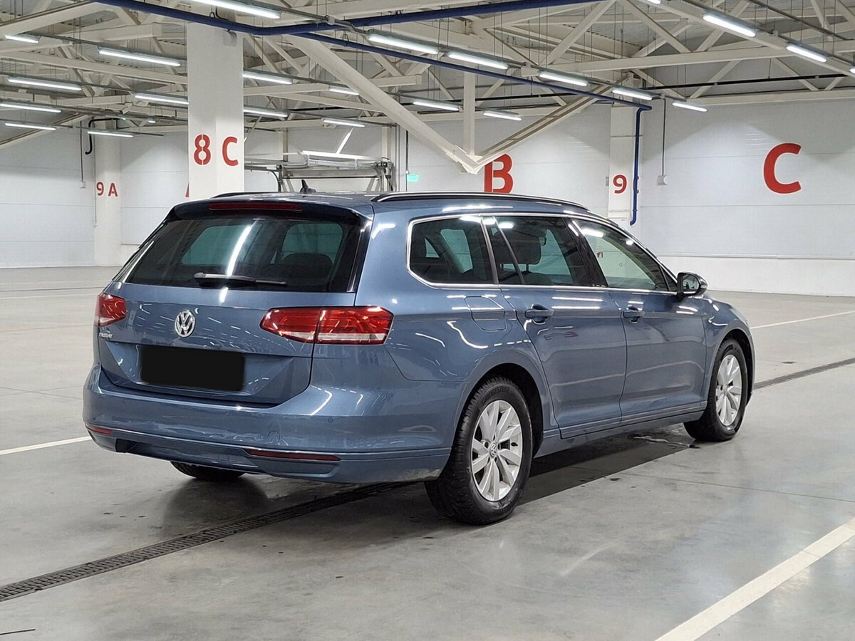 Volkswagen Passat с пробегом — 2018 год. Фото: #4