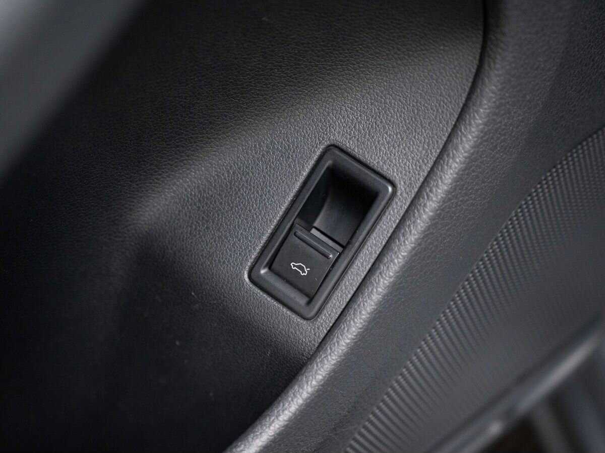 Volkswagen Jetta с пробегом — 2012 год. Фото: #18