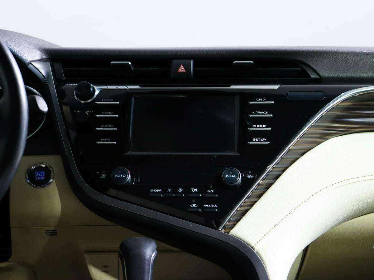 Toyota Camry с пробегом — 2020 год. Фото: #9